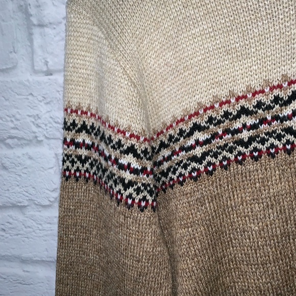 Lipstick Sweater - Picture 4 of 7